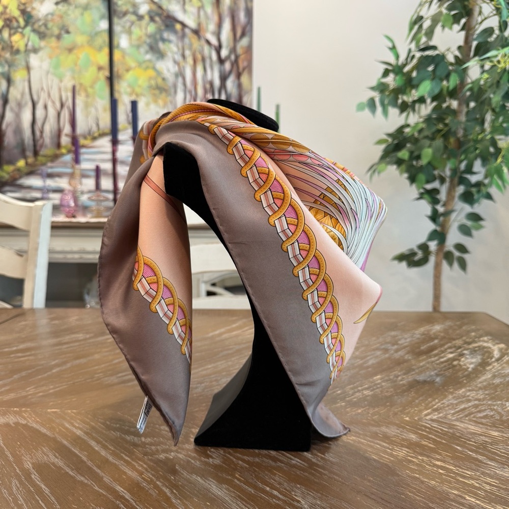 Authentic Salvatore Ferragamo Scarf - Picture 5 of 10